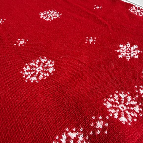 NutCracker Womens Festive Winter Sweater Medium Holiday Snowflakes Snowman Skier - Picture 10 of 11